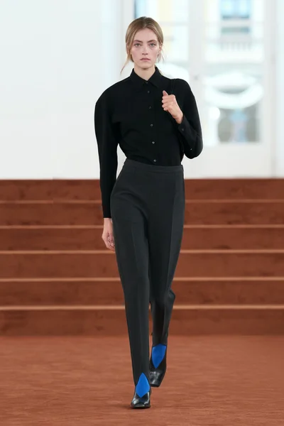 Look 15